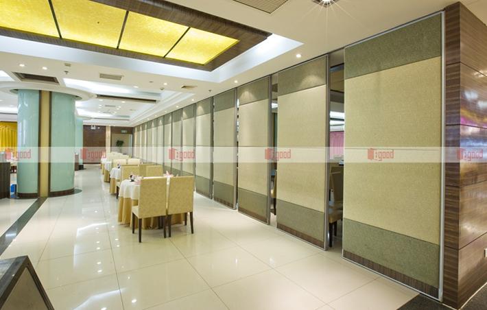 酒店宴會(huì)廳裝上活動(dòng)隔斷墻，分隔效果果然不一樣！